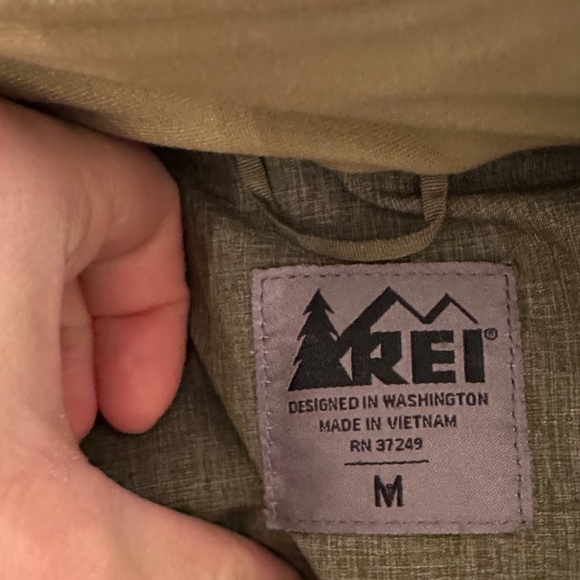 Women’s REI rain jacket - Picture 4 of 7